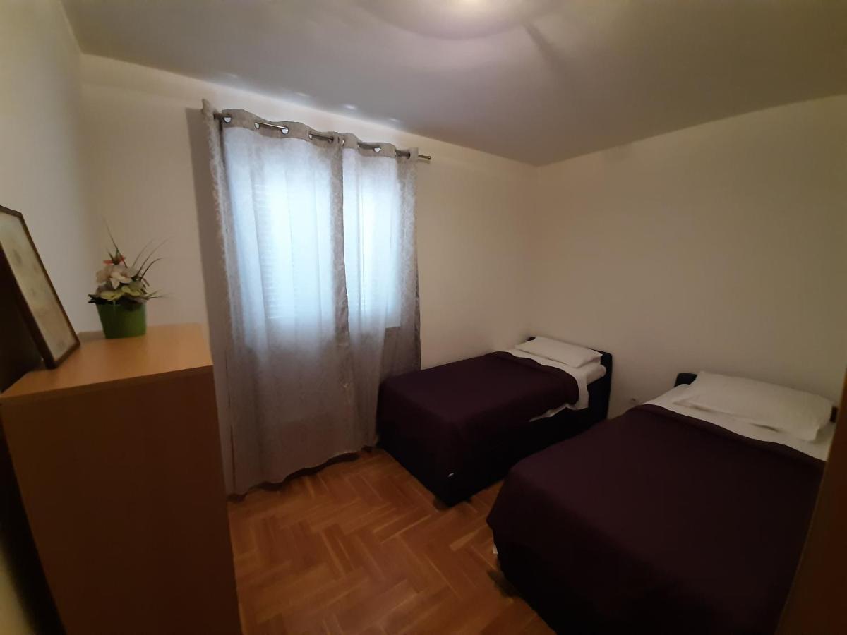 Apartment Jelena Traù Esterno foto